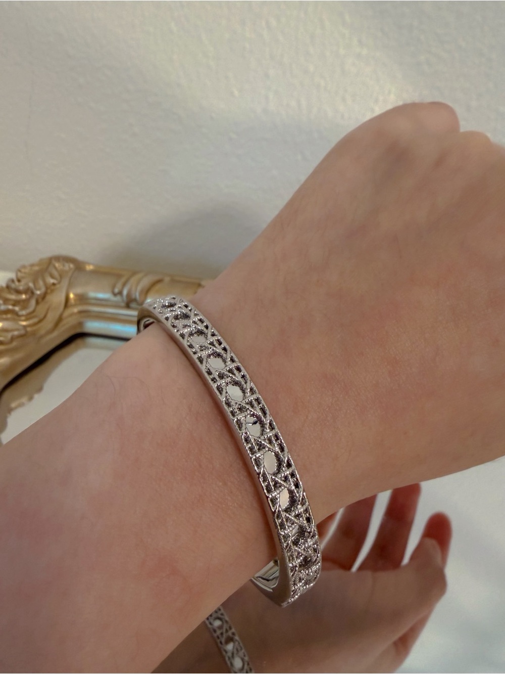 Elegant silver-tone crystal openwork bangle bracelet ✨